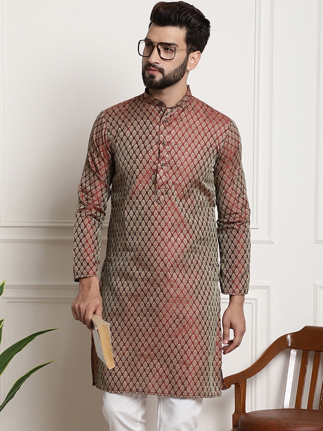 

SOJANYA Ethnic Motifs Woven Design Band Collar Straight Kurta, Maroon