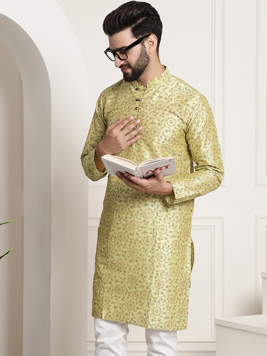 

SOJANYA Floral Printed Mandarin Collar Long Sleeves Straight Kurta, Green