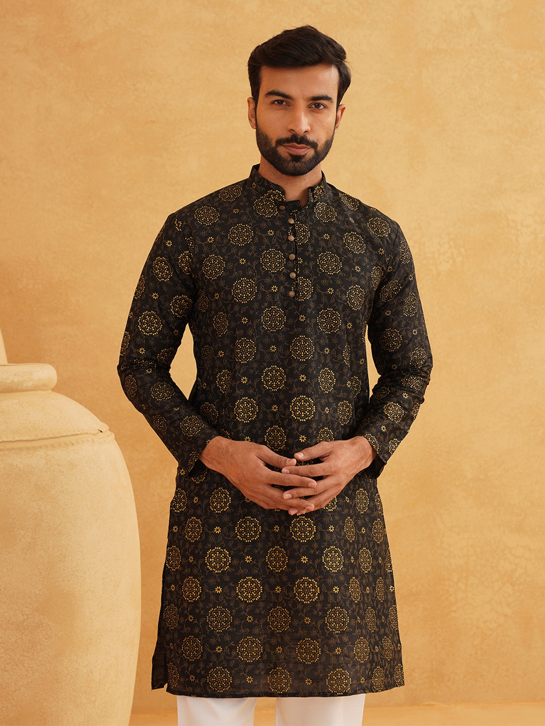 

SOJANYA Floral Printed Mandarin Collar Long Sleeves Straight Kurta, Black
