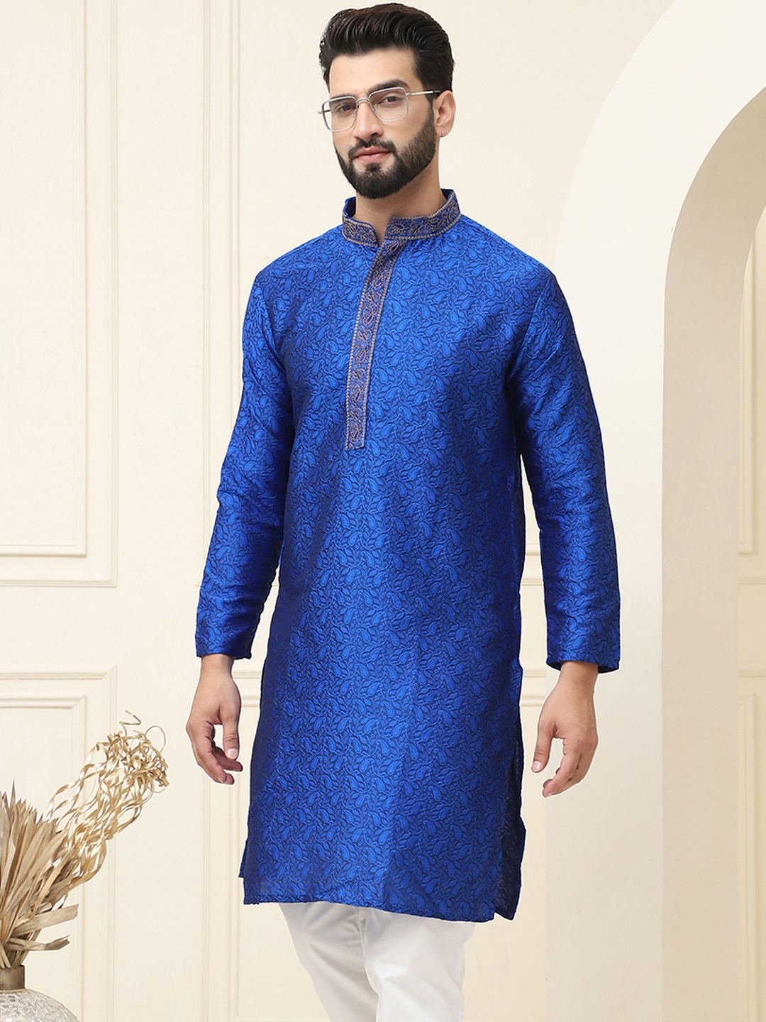 

SOJANYA Paisley Woven Design Mandarin Collar Thread Work Straight Kurta, Blue