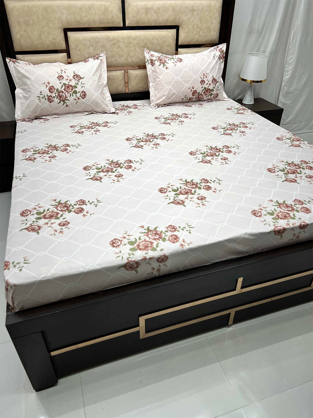 

Pure Decor Villa Pink & White Floral Pure Cotton 350 TC King Bedsheet & 2 Pillow Covers