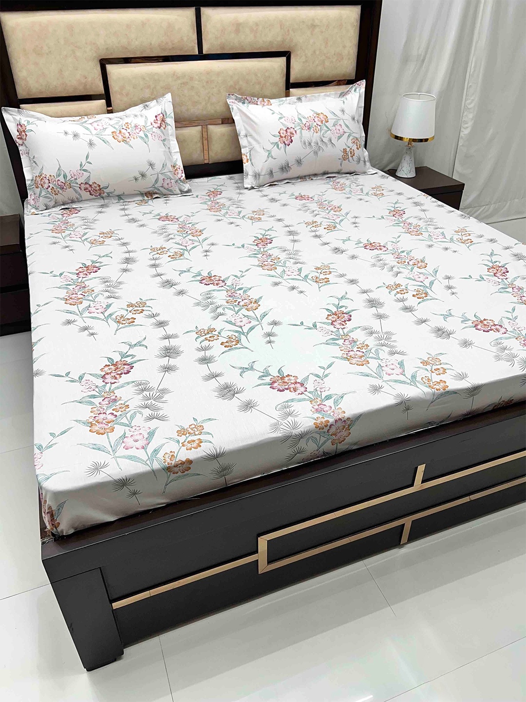 

Pure Decor Villa White & Green Floral Pure Cotton 350 TC King Bedsheet & 2 Pillow Covers