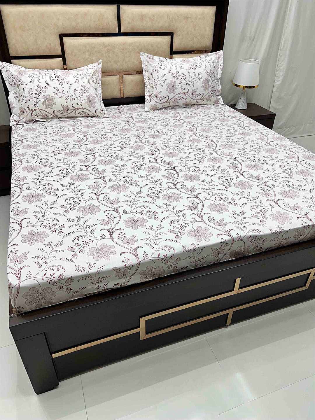 

Pure Decor Villa White & Maroon Floral Cotton 350 TC King Bedsheet with 2 Pillow Covers