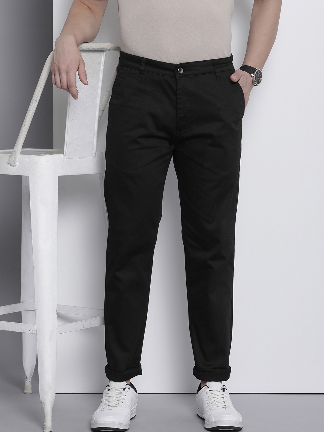 

The Indian Garage Co Men Solid Slim Fit Chinos Trousers, Black