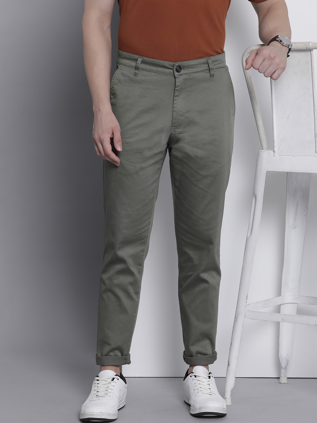 

The Indian Garage Co Men Solid Slim Fit Chinos Trousers, Grey
