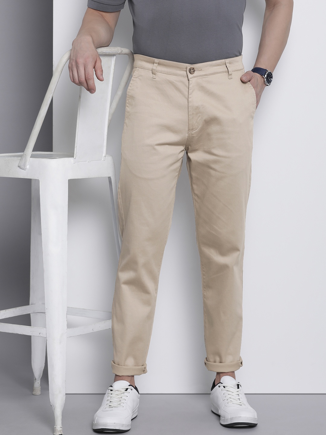 

The Indian Garage Co Men Solid Slim Fit Chinos Trousers, Beige