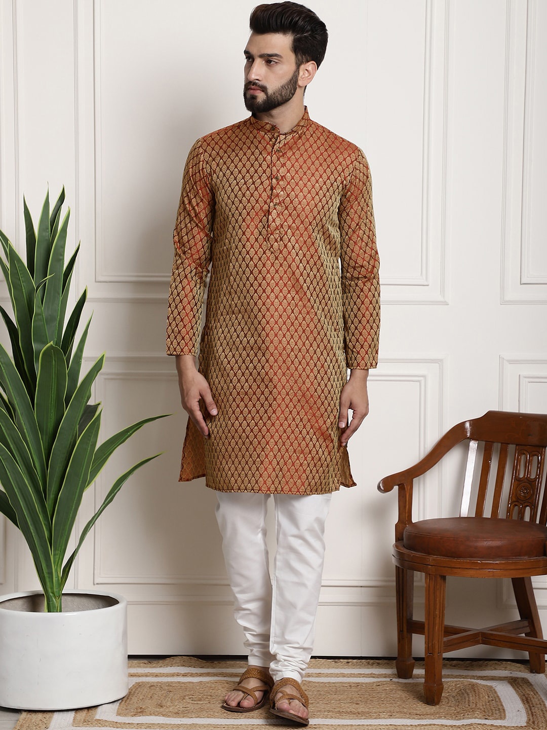 

SOJANYA Ethnic Motifs Woven Deisgn Regular Kurta With Churidar, Orange