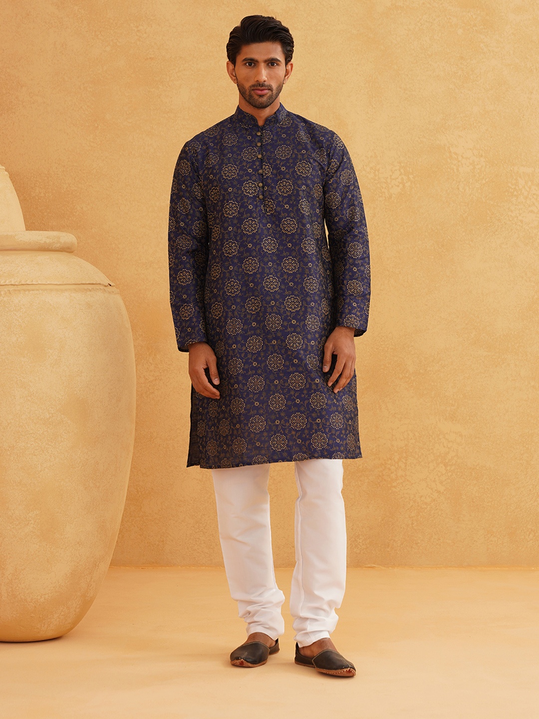 

SOJANYA Ethnic Motifs Printed Kurta With Churidar, Navy blue