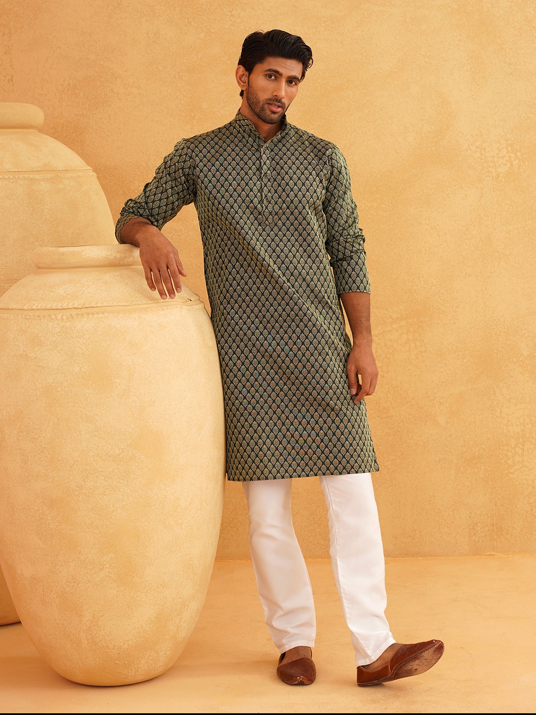 

SOJANYA Floral Printed Mandarin Collar Kurta With Churidar, Green