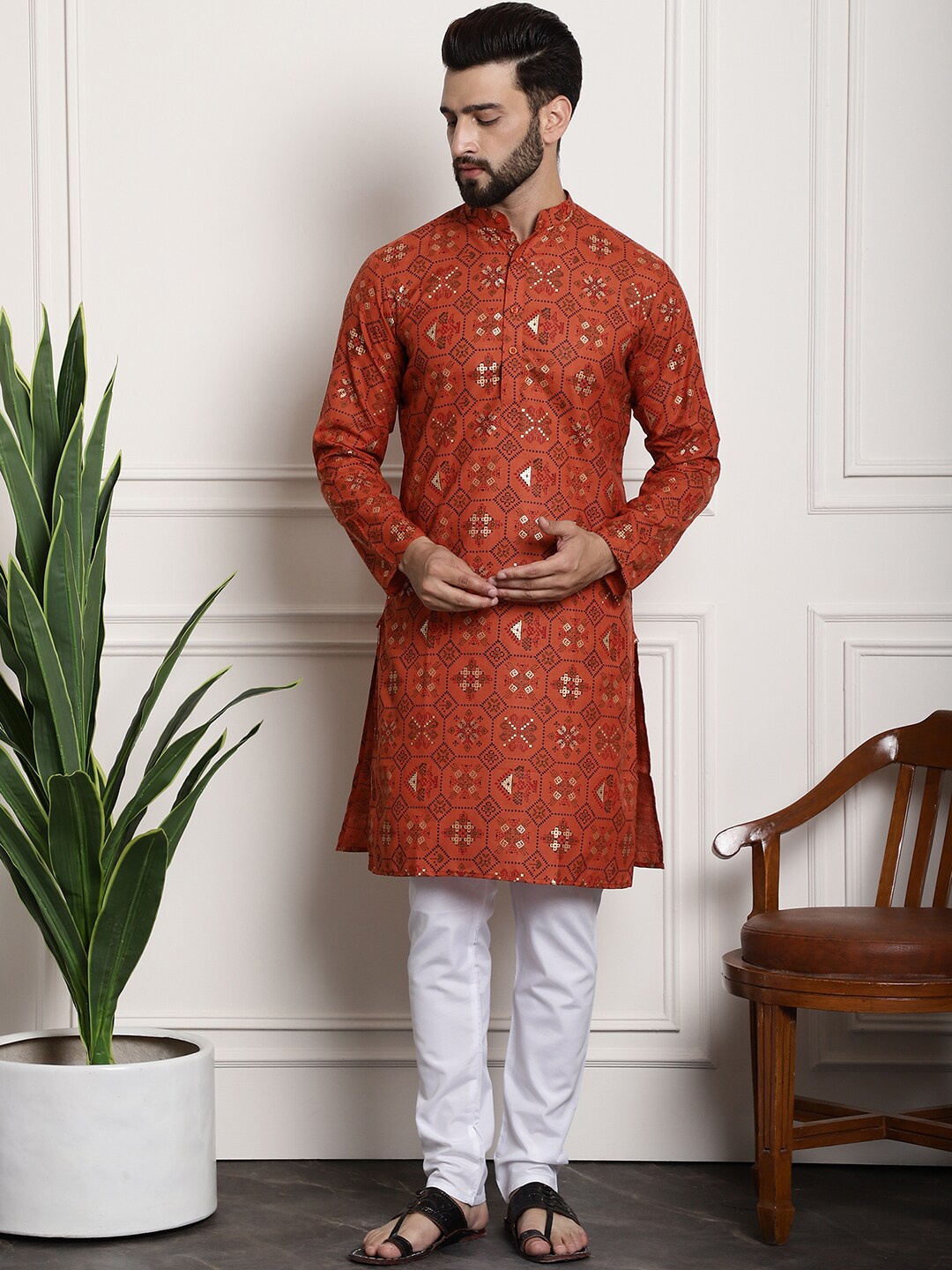 

SOJANYA Ethnic Motifs Printed Band Collar Straight Kurta With Churidar, Orange
