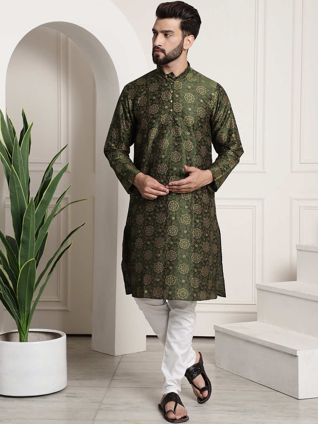 

SOJANYA Floral Printed Band Collar Straight Kurta With Churidar, Green