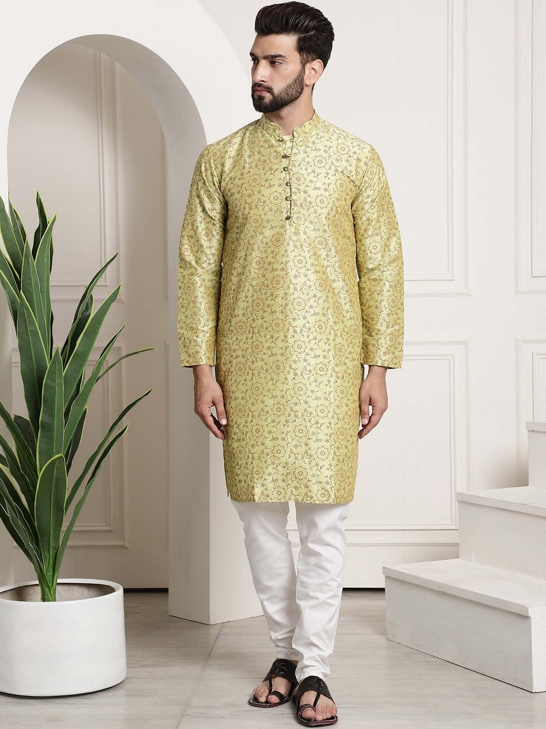 

SOJANYA Floral Printed Mandarin Collar Kurta With Churidar, Green