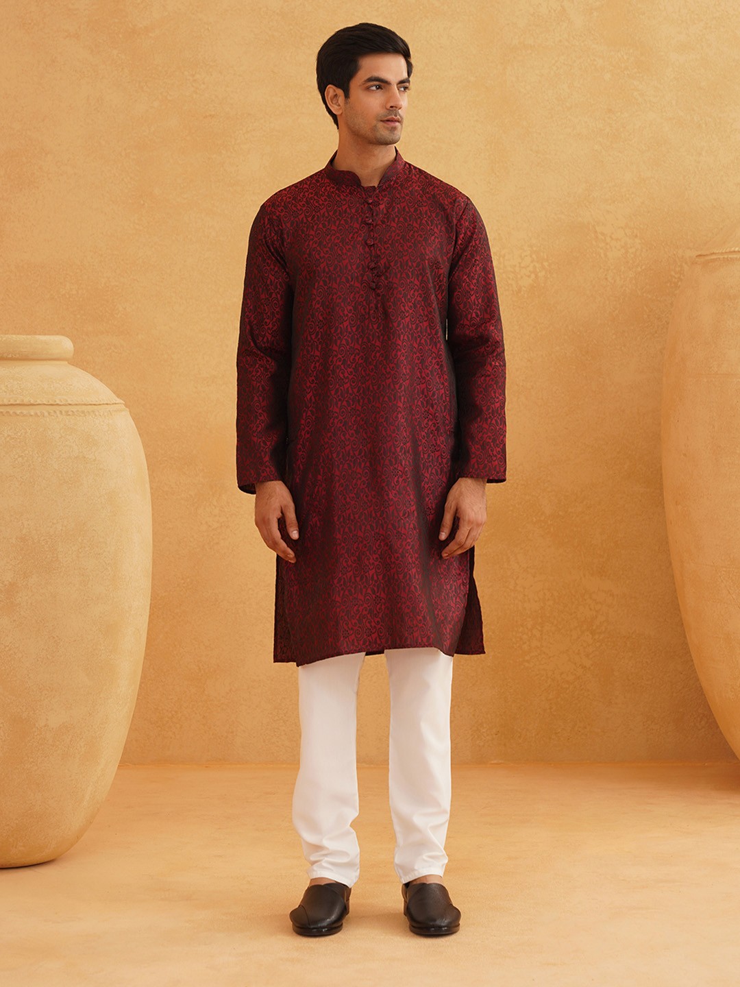 

SOJANYA Ethnic Motifs Woven Design Straight Kurta With Churidar, Maroon