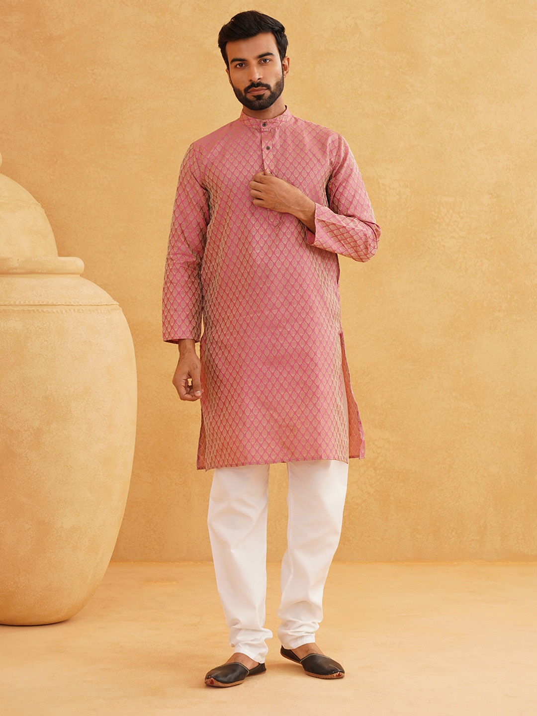 

SOJANYA Ethnic Motifs Woven Design Straight Kurta With Churidar, Pink
