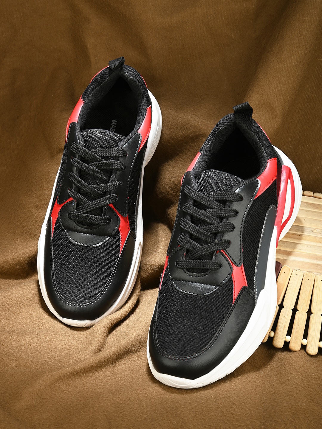

Mast & Harbour Men Black & Red Colourblocked Comfort Insole Contrast Sole Sneakers