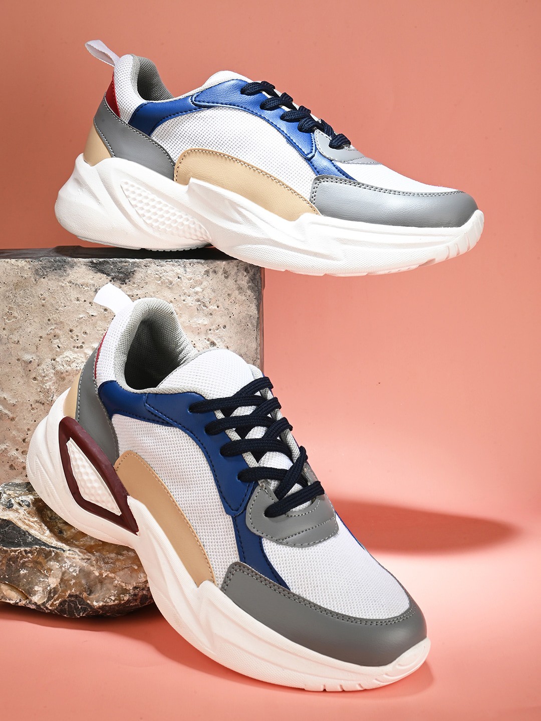 

Mast & Harbour Men Grey & Blue Colourblocked Comfort Insole Contrast Sole Sneakers