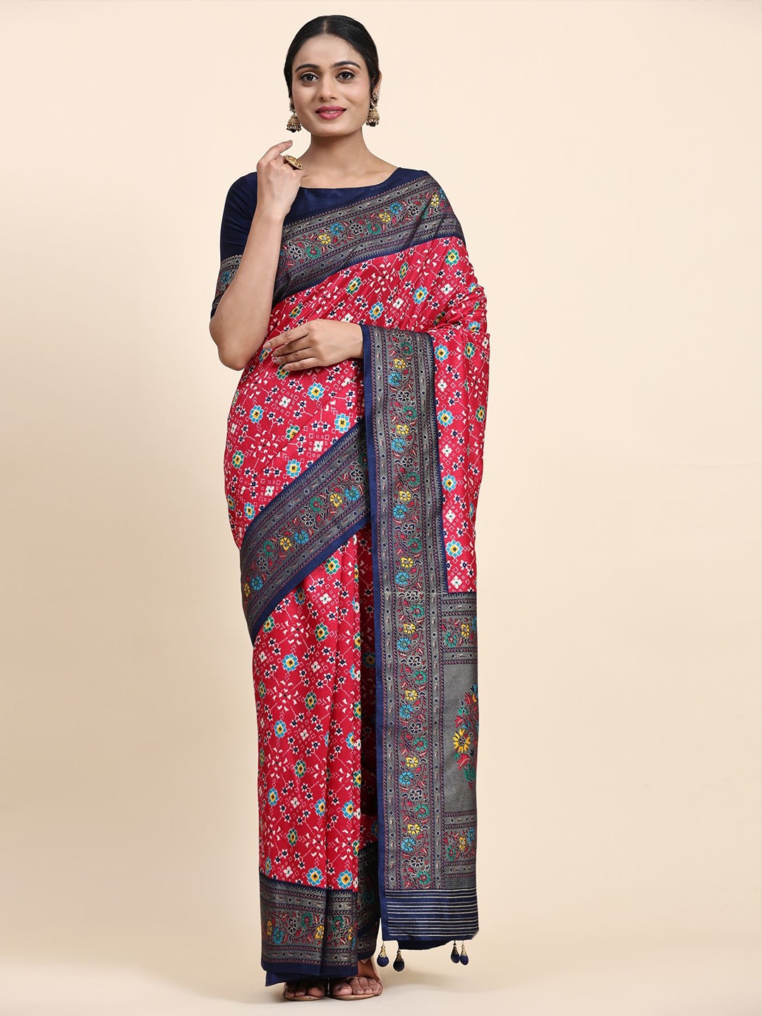

Phenav Ethnic Motifs Printed Patola Saree, Pink