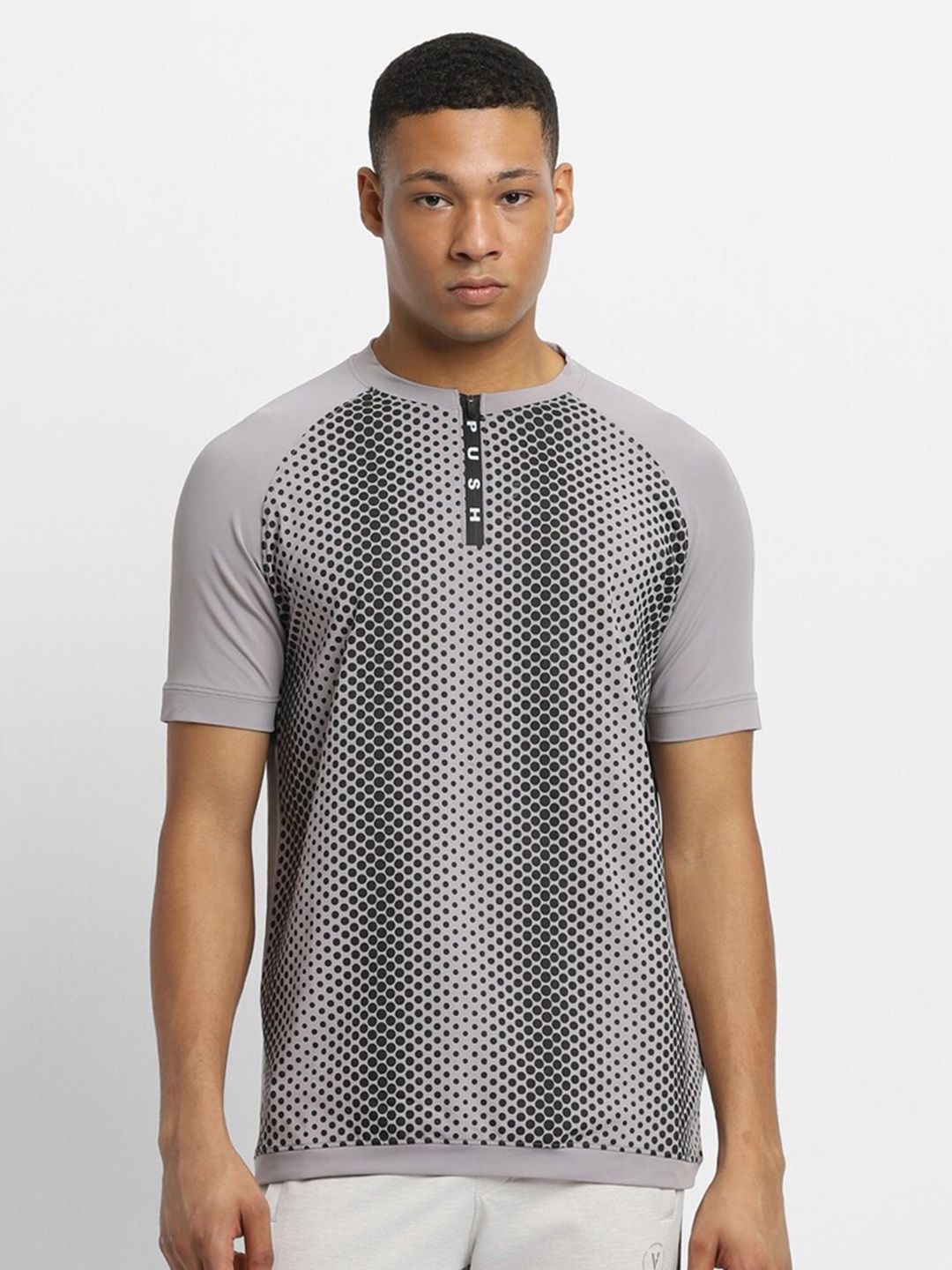 

FOREVER 21 Geometric Printed Henley Neck T-shirt, Grey