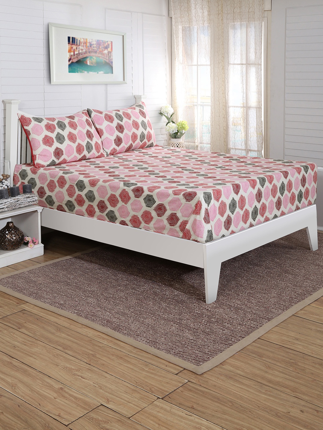 

MASPAR White & Red Geometric Flat 210 TC Cotton 1 Queen Bedsheet with 2 Pillow Covers