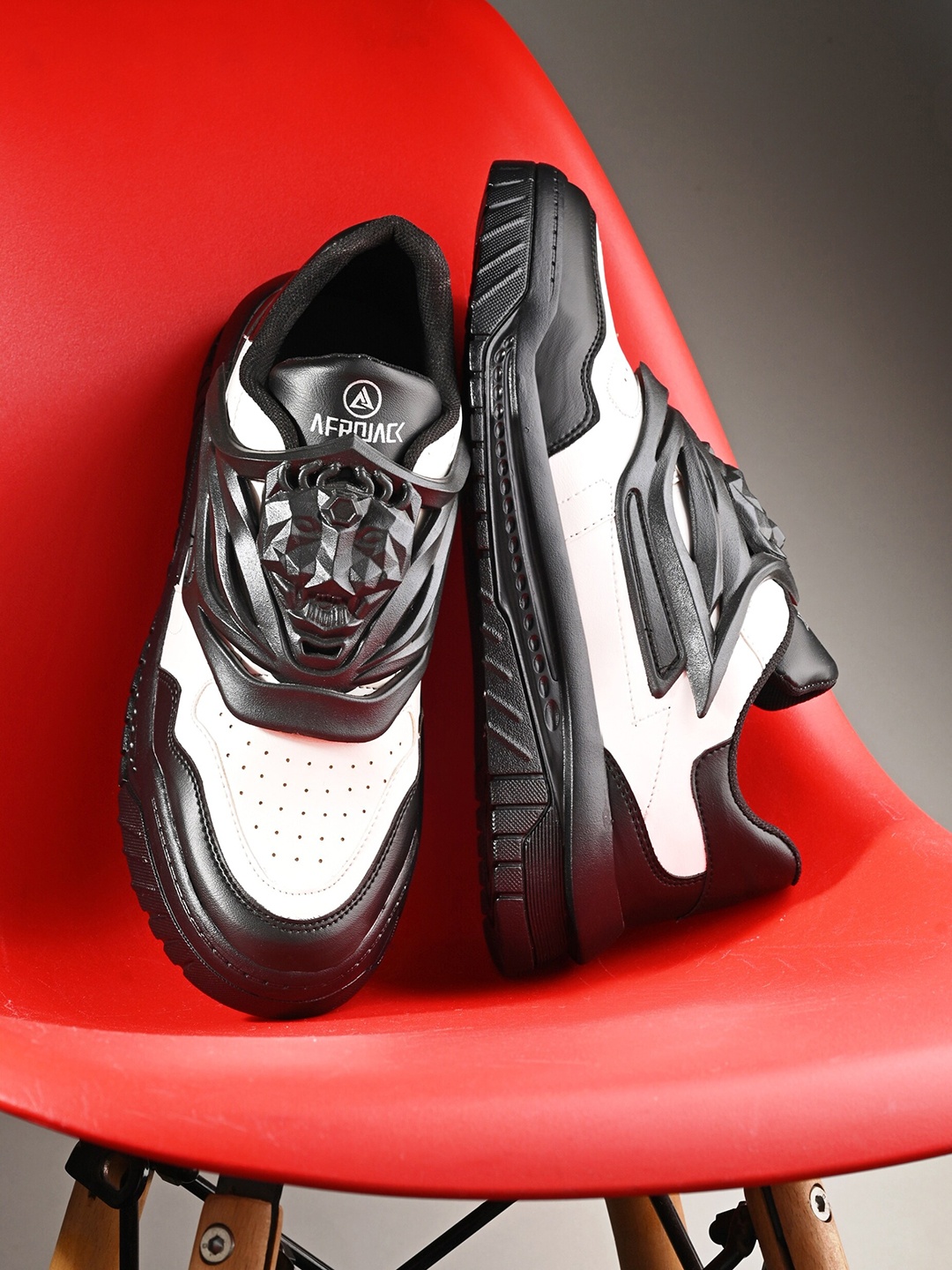 

AfroJack Men Colourblocked Sneakers, Black
