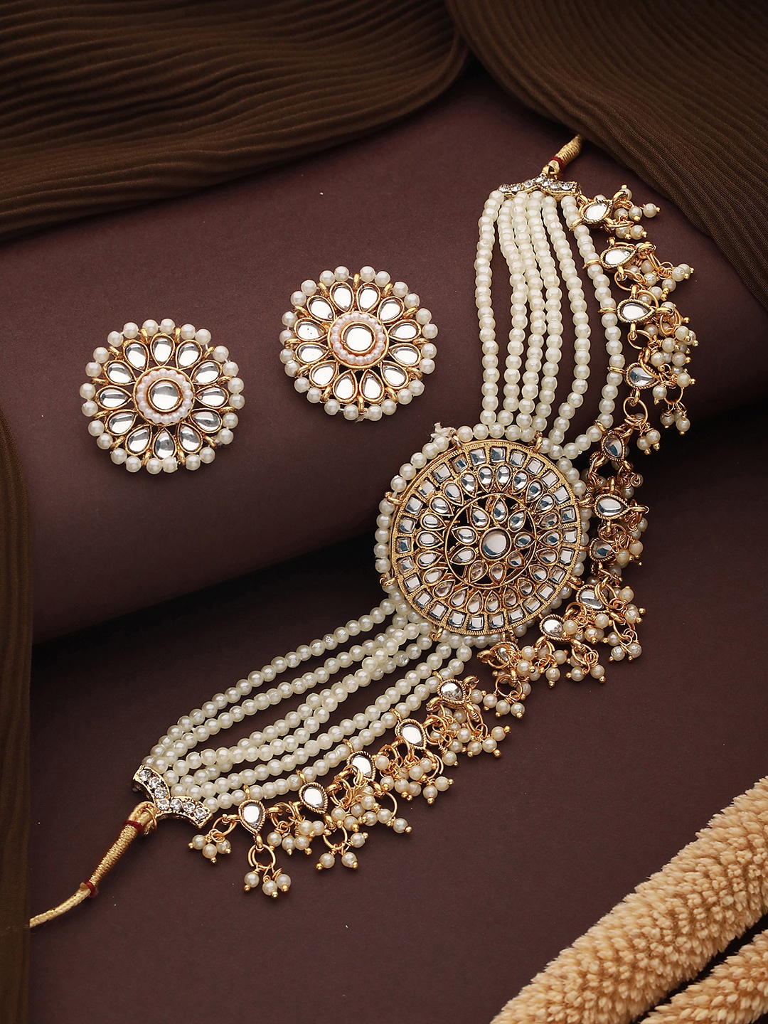 

Anouk Gold-Plated Kundan-Studded & Beaded Necklace & Earrings