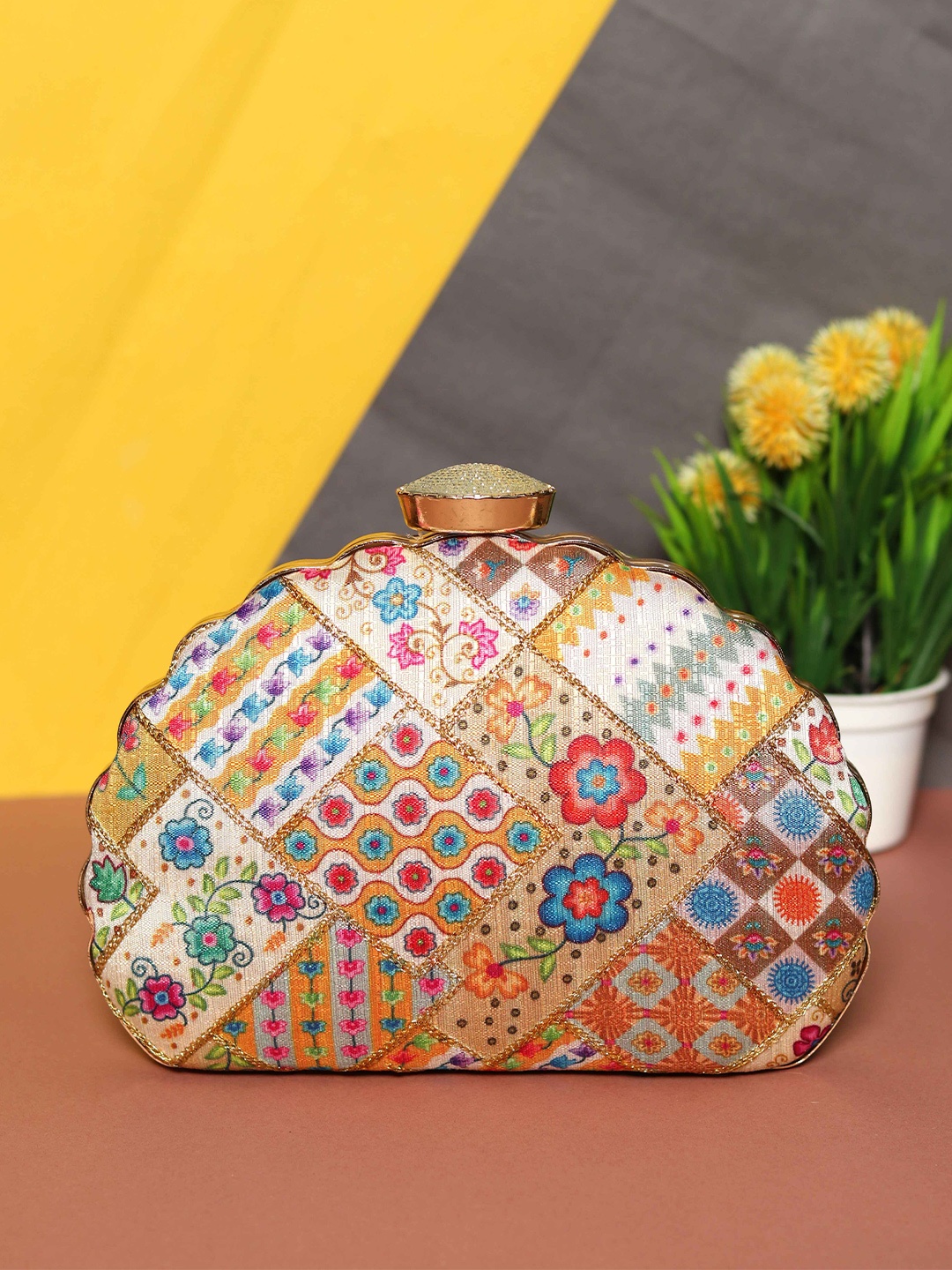 

Sangria White Printed Box Clutch