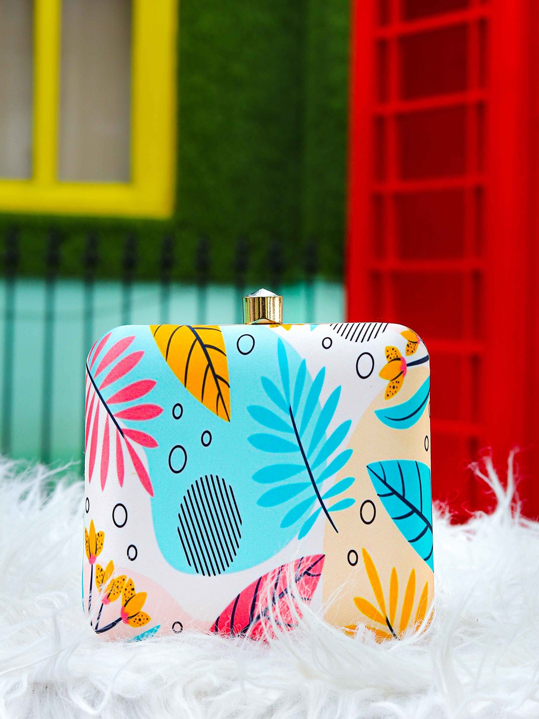 

Sangria Floral Printed Rectangular Framed Box Clutch, Blue