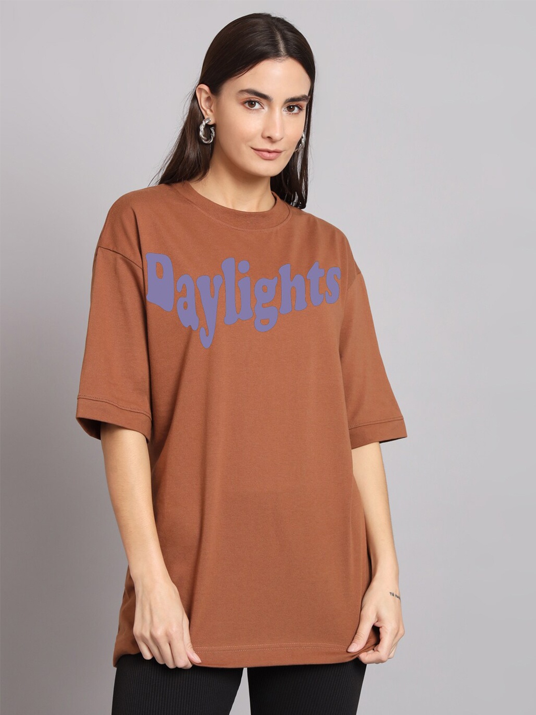 

Imsa Moda Typography Printed Drop-Shoulder Sleeves Cotton Oversized T-shirt, Coffee brown