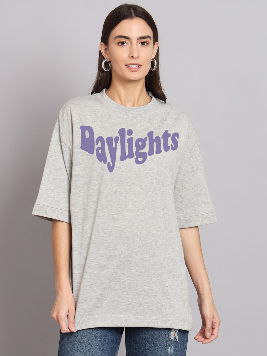 

Imsa Moda Typography Printed Drop-Shoulder Sleeves Cotton Oversized T-shirt, Grey