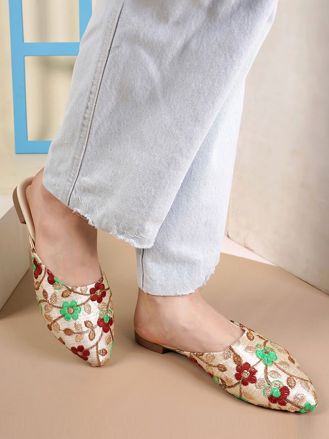 

Anouk Embellished Ethnic Mules, White