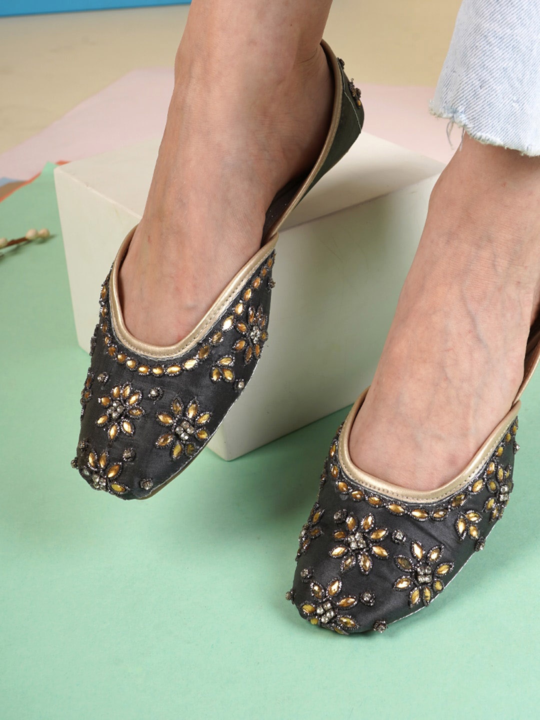 

Anouk Grey & Gold-Toned Embellished Ethnic Mojaris