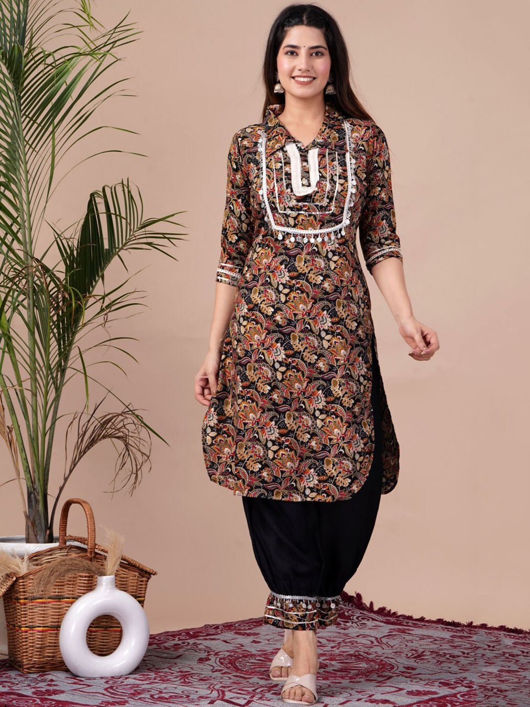 

UNISETS Floral Printed Shirt Collar Gotta Patti Pathani Kurta & Salwar With Dupatta, Black