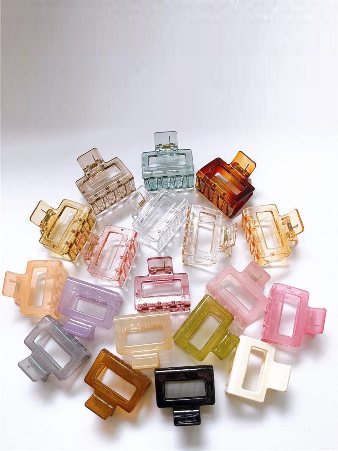 

CHANDERKASH Assorted Set of 4 Claw Clip