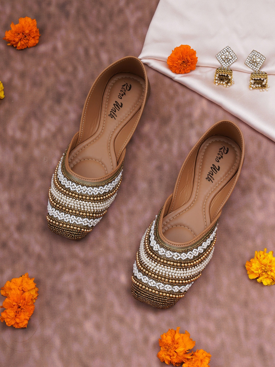

Retro Walk Embellished Ethnic Mojaris, Brown