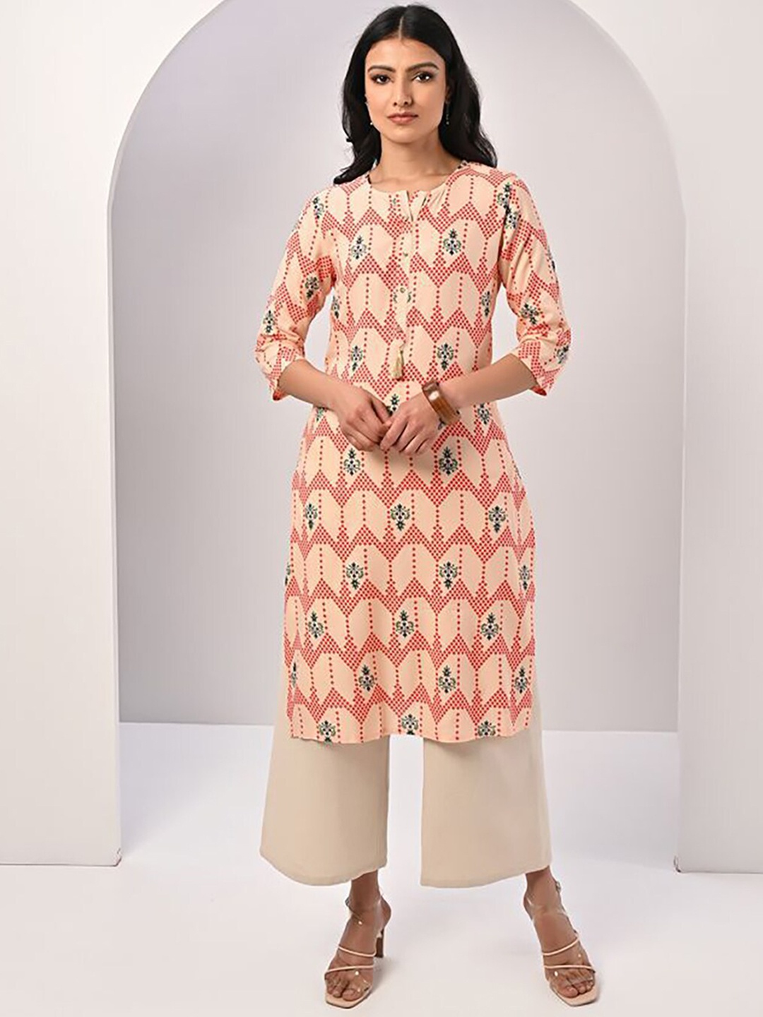 

Rangita Round Neck Ethnic Motif Printed Straight Kurta, Peach