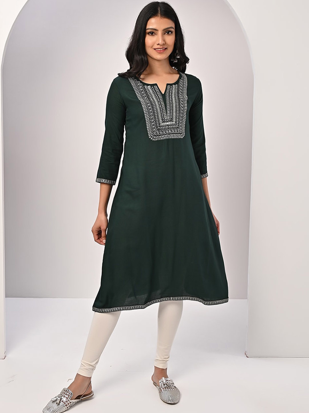 

Rangita Ethnic Motifs Embroidered Thread Work Kurta, Green