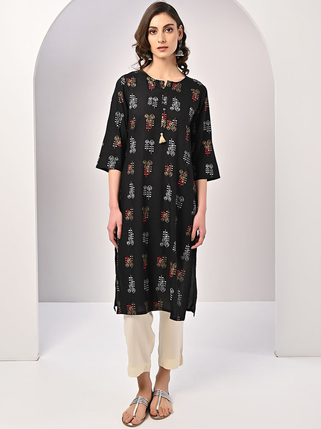 

Rangita Ethnic Motifs Printed Round Neck Straight Kurta, Black
