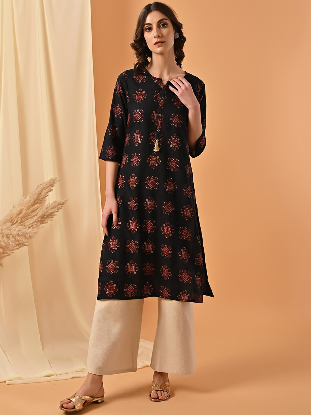 

Rangita Ethnic Motifs Printed Mandarin Collar Straight Regular Kurta, Black