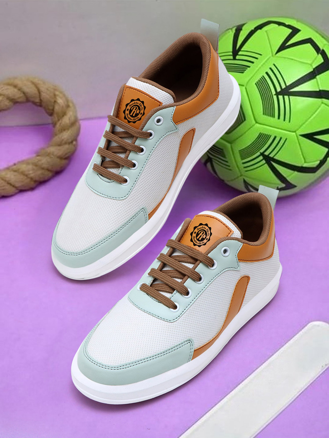 

Roadster Men Sea Green & White Colourblocked Lightweight Lace-Ups Casual Sneakers