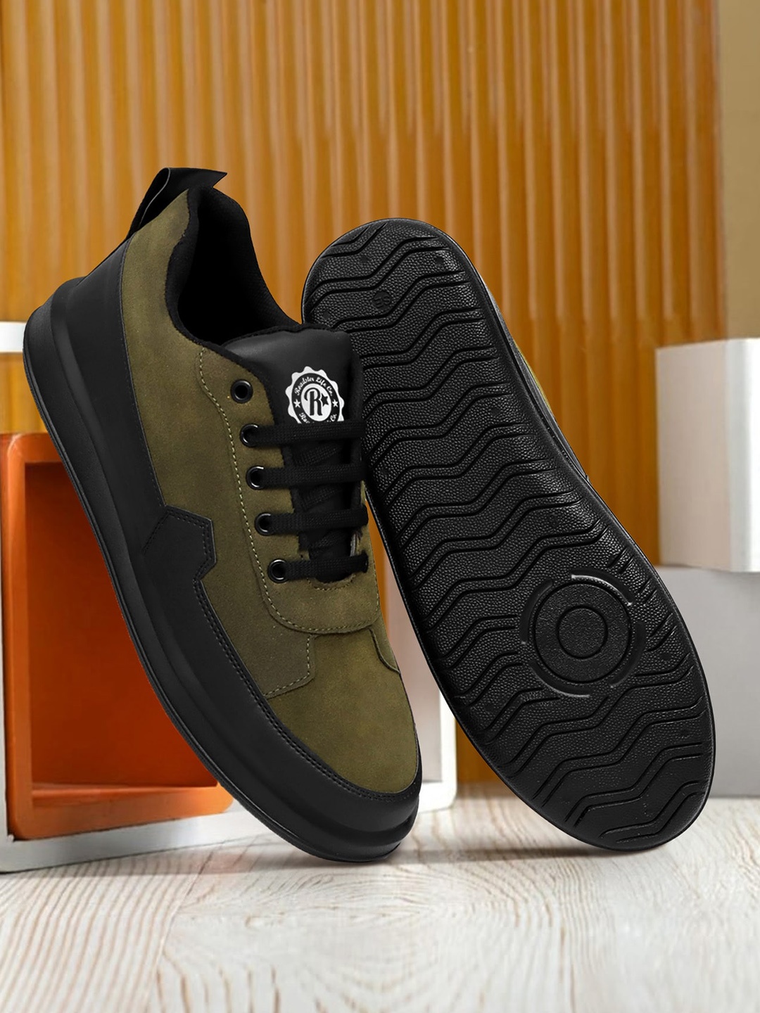 

The Roadster Lifestyle Co. Men Olive Green & Black Contrast Sole Lightweight Sneakers