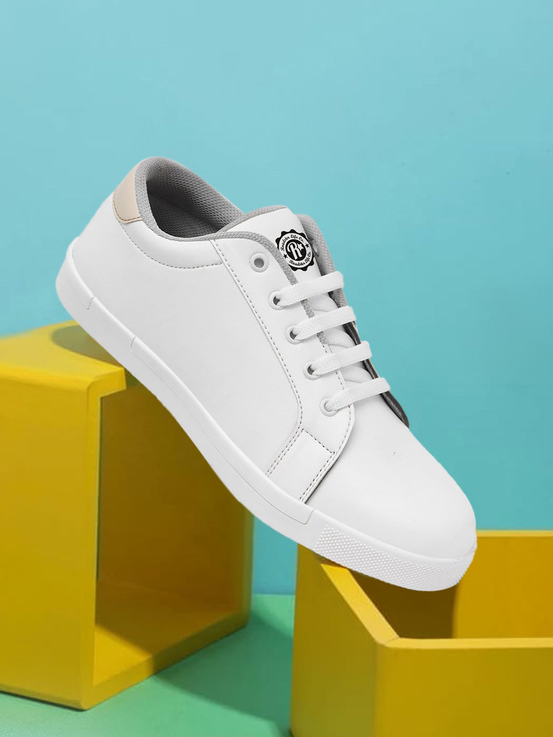 

The Roadster Lifestyle Co. Men White Lightweight Sneakers