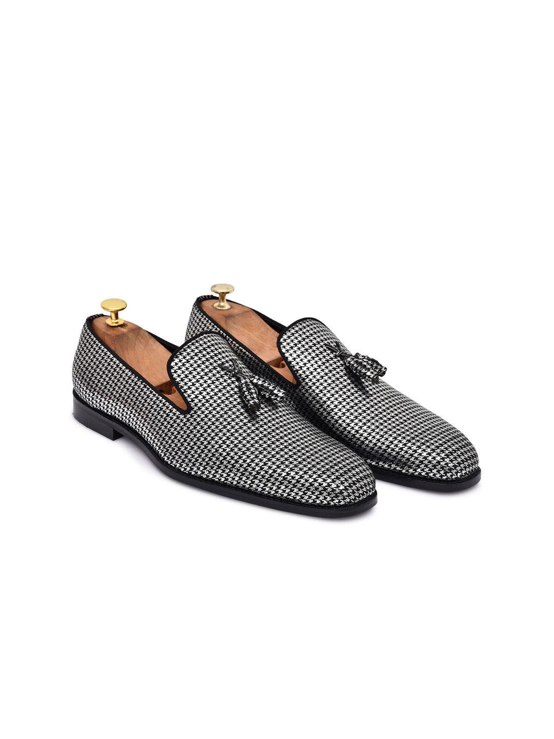 

GRIFFIN Men Latex Lined Printed Comfort Insole Tassel Loafers, Black