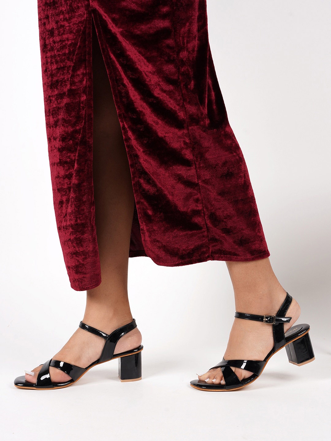 

DressBerry Black Cross Strap Block Heels With Buckle Closure