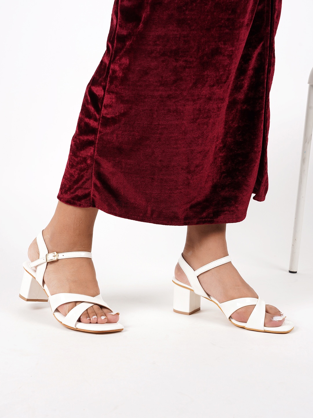 

DressBerry White Cross Strap Open Toe Block Heels With Buckle Closure
