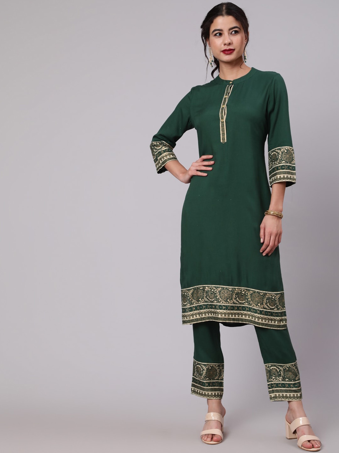 

AKS Ethnic Motifs Printed Band Collar Straight Kurta with Trousers, Green