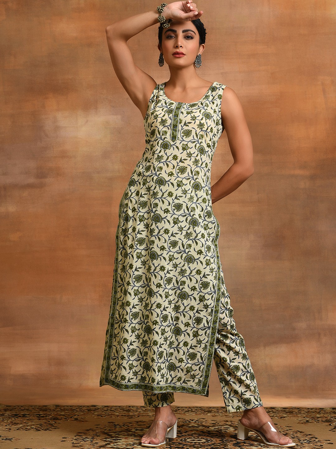

AKS Floral Printed Pure Cotton Straight Kurta with Trousers, Off white