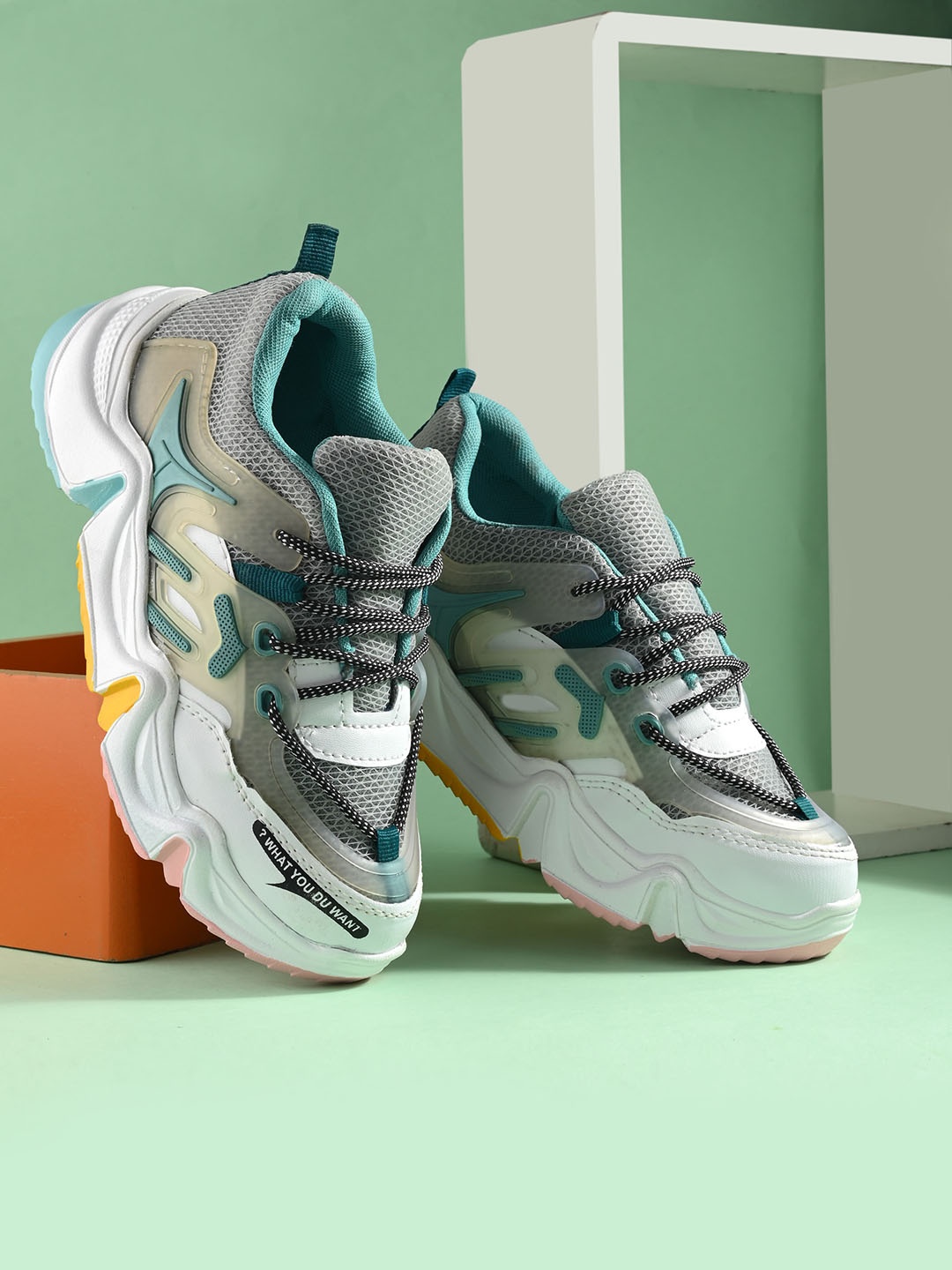 

Roadster Women Grey & White Colourblocked Lace-Ups Casual Sneakers