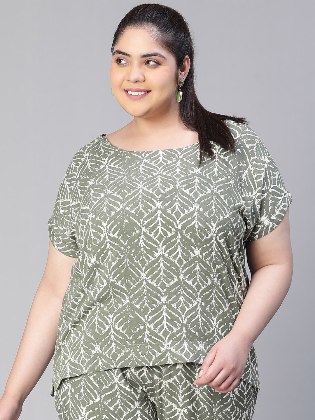 

Oxolloxo Plus Size Floral Printed Extended Sleeves Styled Back Top, Green