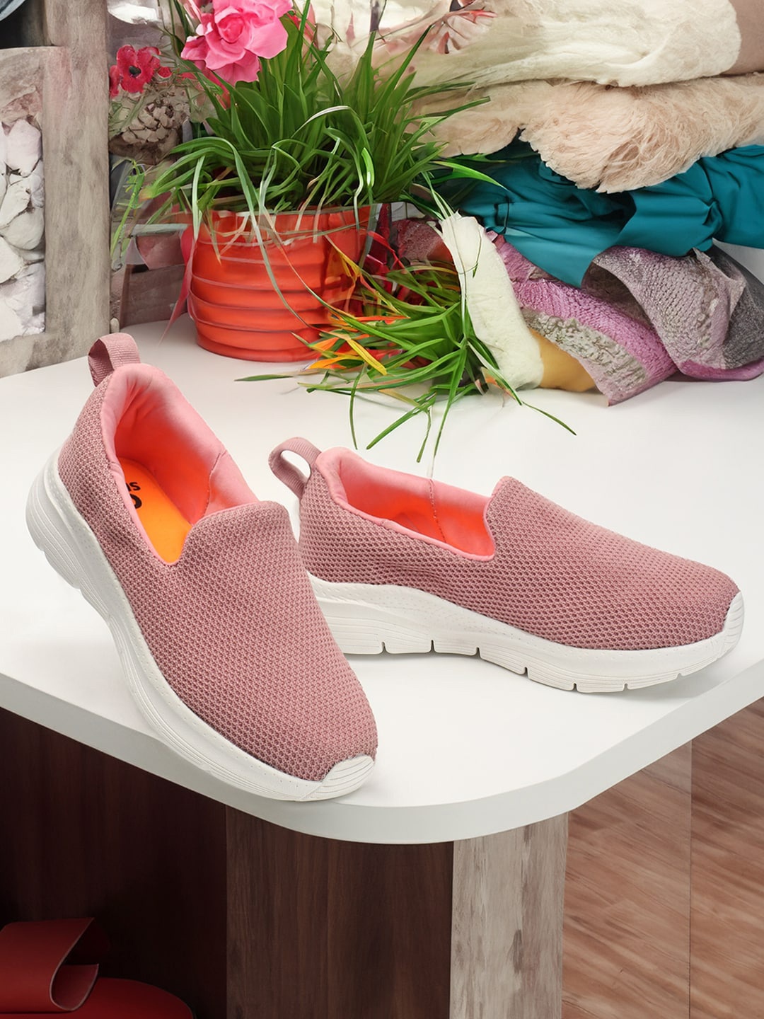 Carlton London sports Women Textured Lightweight Slip-On Sneakers, Pink