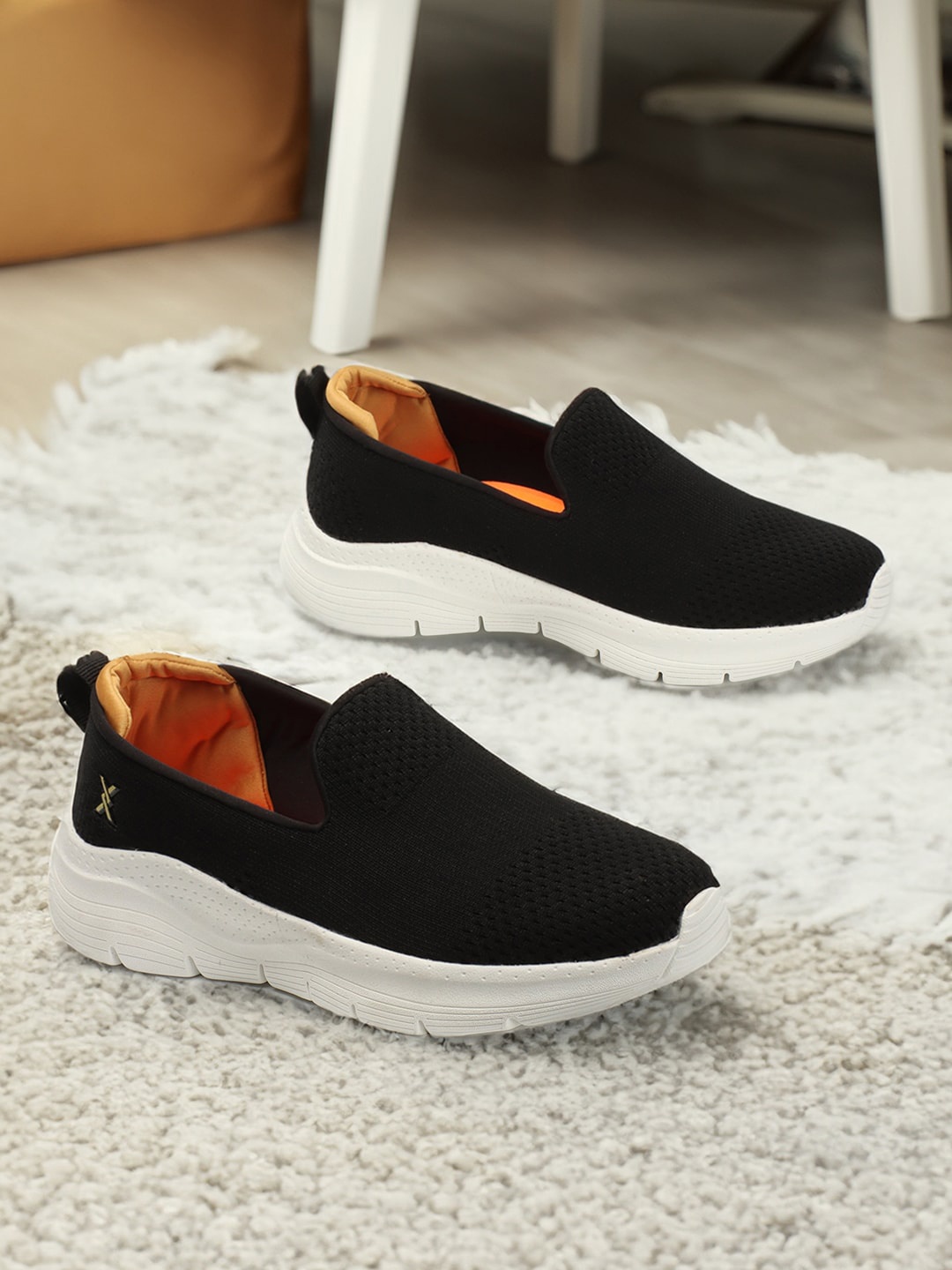 

Carlton London sports Women Textured Lightweight Mesh Contrast Sole Slip-On Sneakers, Black